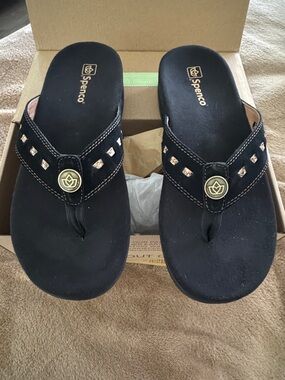 Spenco Footwear Women's Black Thong Sandals with Decorative Studs. NIB. Size 8.